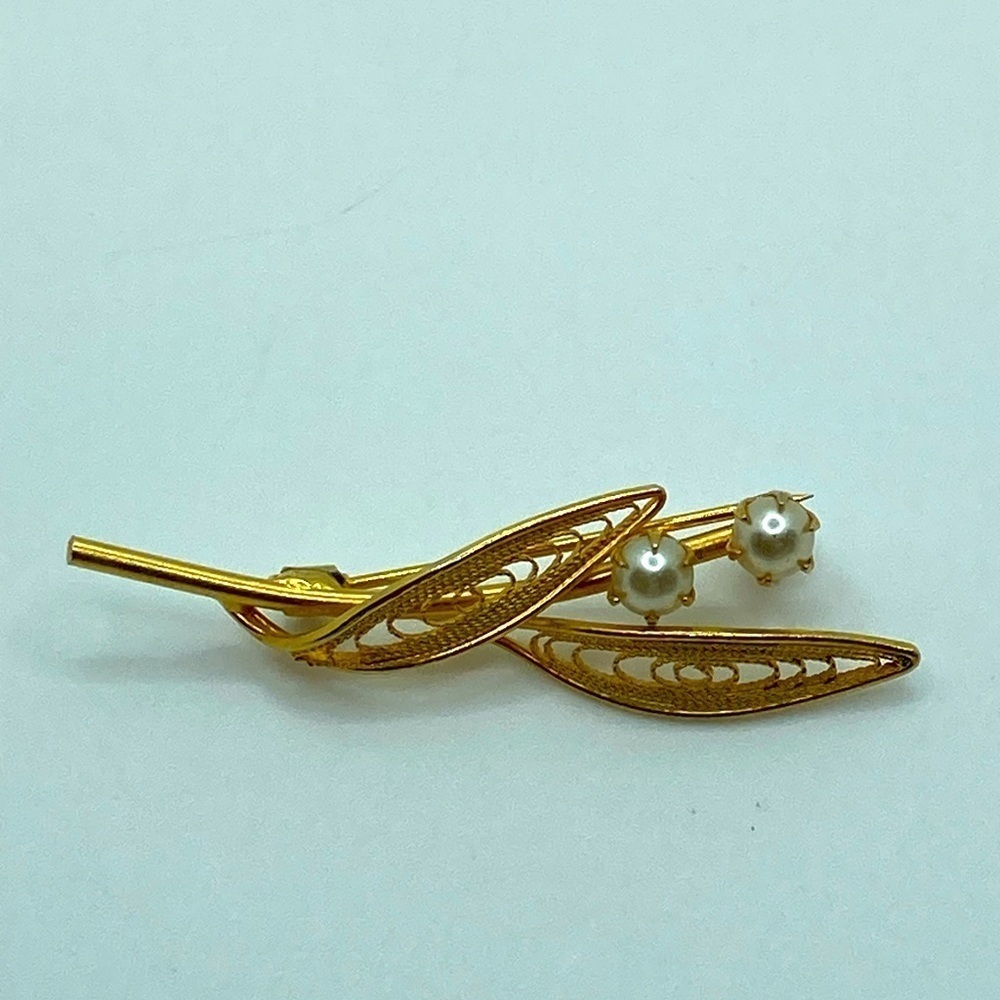 Vtg Gold Tone Filigree Faux Pearl Flower Flower Brooch 2”